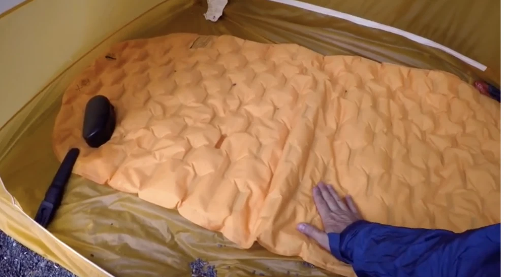 REI Flash All-Season Insulated Air Sleeping Pad - Image 4